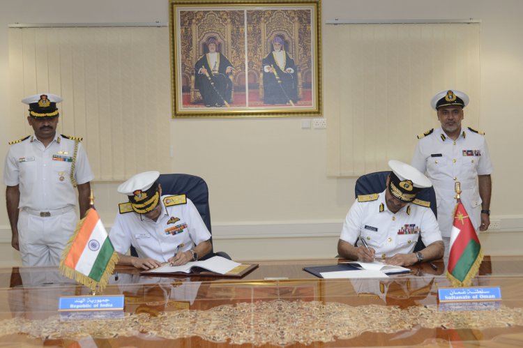 भारतीय नौसेना और ओमान की रॉयल नेवी के बीच व्हाइट शिपिंग सूचना आदान-प्रदान के लिए एमओयू पर हस्ताक्षर