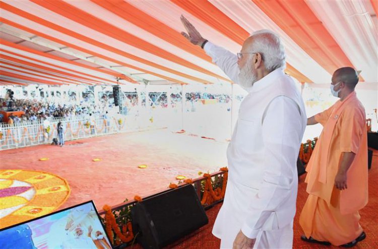 प्रधानमंत्री ने कुशीनगर अंतर्राष्ट्रीय हवाई अड्डे का उद्घाटन किया