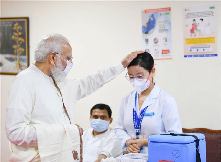 प्रधानमंत्री ने 100 करोड़ टीकाकरण की उपलब्धि हासिल करने पर डॉक्टरों और नर्सों का आभार व्यक्त किया