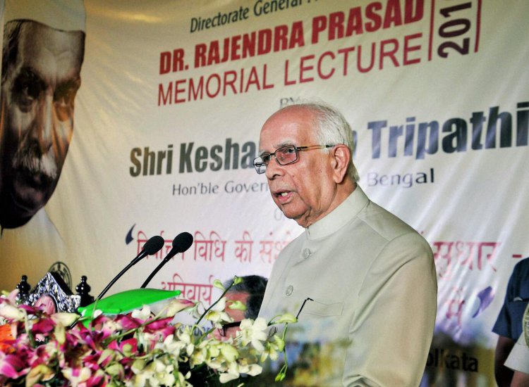 प्रधानमंत्री ने श्री केशरी नाथ त्रिपाठी के निधन पर शोक व्यक्त किया